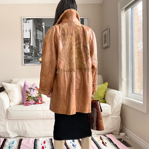 Vintage leather suede shearling coat with picture on back suede - Picture 2 of 16
